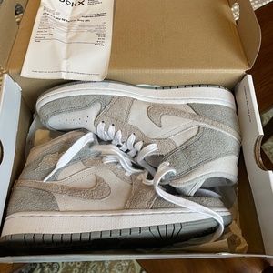 Women’s Air Jordan 1 Mid SE Particle Grey/College Grey